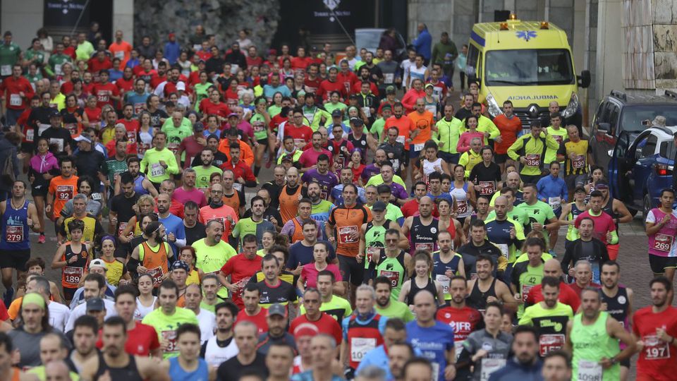 vozdesantiago's tweet photo. Jorge Puig se impone en el @Corre_San https://t.co/uWGYyHOwMD https://t.co/nUPnlLC03a