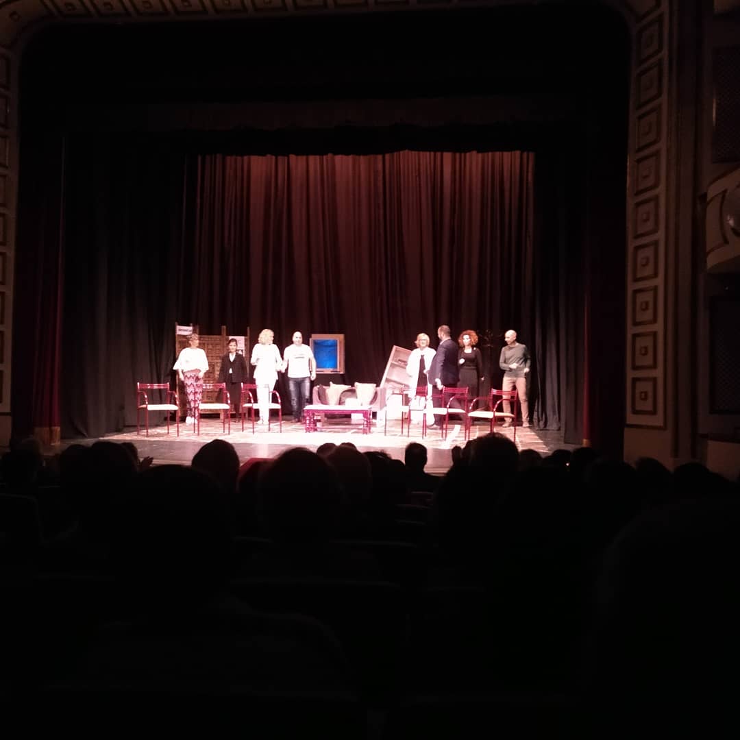 Gran representación esta tarde del Grupo de #Teatro Entrebambalinas , de #VelilladeSanAntonio como inicio del Sexto Encuentro de Teatro Aficionado en #ColmenardeOreja 
Enhorabuena!!!!
🎭🎭🎭🎭🎭