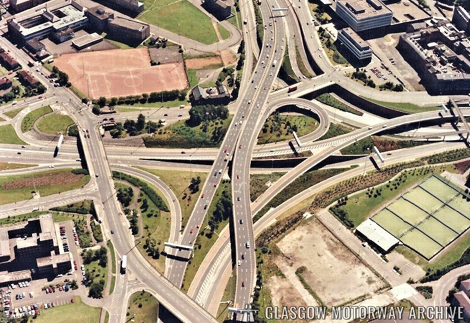 ScotRoadArchive's tweet photo. I’m going to start with #J15, #M8. This photo shows just how vast the intersection is. This was meant to join the East Flank which was never built. What memories do you have of here when it was being built? #BeforeIWasBorn😶 https://t.co/0k9w550pNG