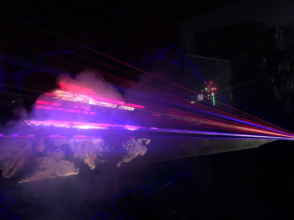 ZiqiPeng's tweet photo. Post Halloween laser party, micro lens array can be good homogenizer #realtimeraytracing #findyoureyeboxusingfogmachine https://t.co/KmHfoq8Tev