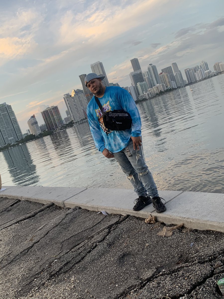 KIOSKOGOD's tweet photo. Los Noventas Remix ⚓️ #KIOSKOGOD #miami #puertorico #reggaeton #trap #amedianoche #spotify #youtube #tidal #applemusic #amazonplay https://t.co/MjSB5yr6MK