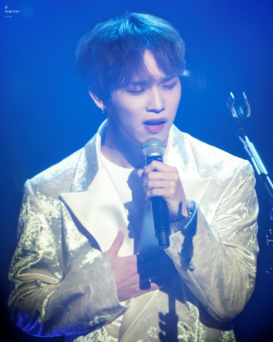 STAY_FOR_BTOB's tweet photo. 191103 임현식 단독콘서트 RENDEZ_VOUS 막콘 
#임현식 #현식 #비투비 #BTOB 
@BTOB_IMHYUNSIK 

  가슴에 손 얹고 노래하는 순간 
정말 아끼는 순간 
온 마음으로 노래해줘서 고마워요❤️ 

 💖https://t.co/OUtwQ9wri5 
💖https://t.co/5sVLb0zmNP https://t.co/9p3e7HFfDu