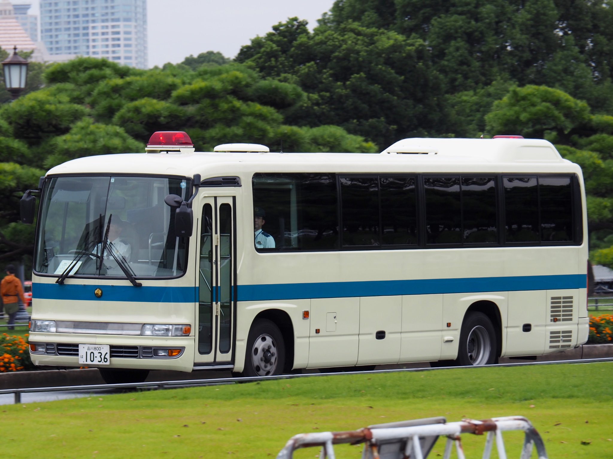 Dog 法務省 護送車 大型 日野 メルファ 丸の内や霞ヶ関でよく見るこやつ 1036以外撮ったこと無いんだよな T Co Brdpdta8va Twitter