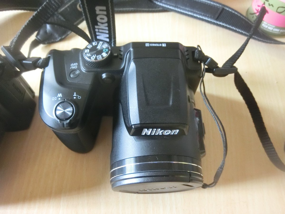 私の使っているニコンP500と並べて
みました。

#ニコン
#B500
#P500