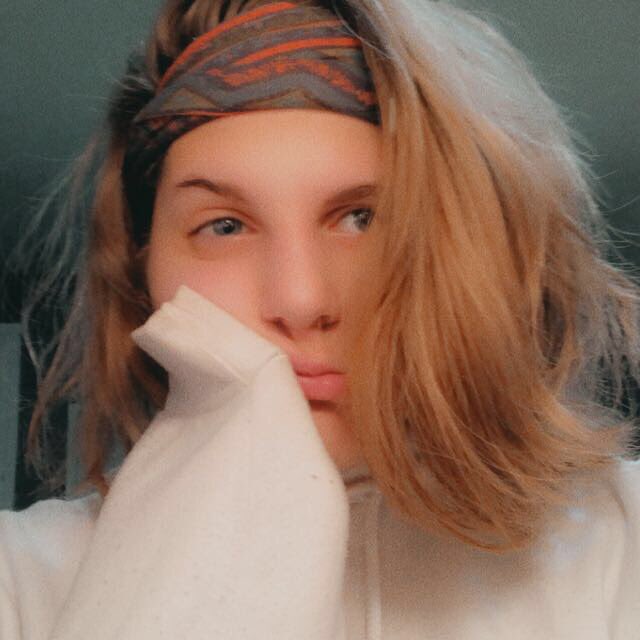haleynicxle's tweet photo. I don't wanna be your friend I wanna kiss your lips๐ค #imLGBT https://t.co/gfOUqbzhTu