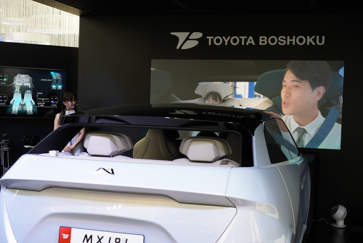 hiroyuki_tigers's tweet photo. 東京モーターショー
TOYOTA BOSHOKU
#MX191
#鳴村なか さん(@narimura_naka )
#野田桃加 さん(@momochaabin ) https://t.co/N1Cwwjjsmc