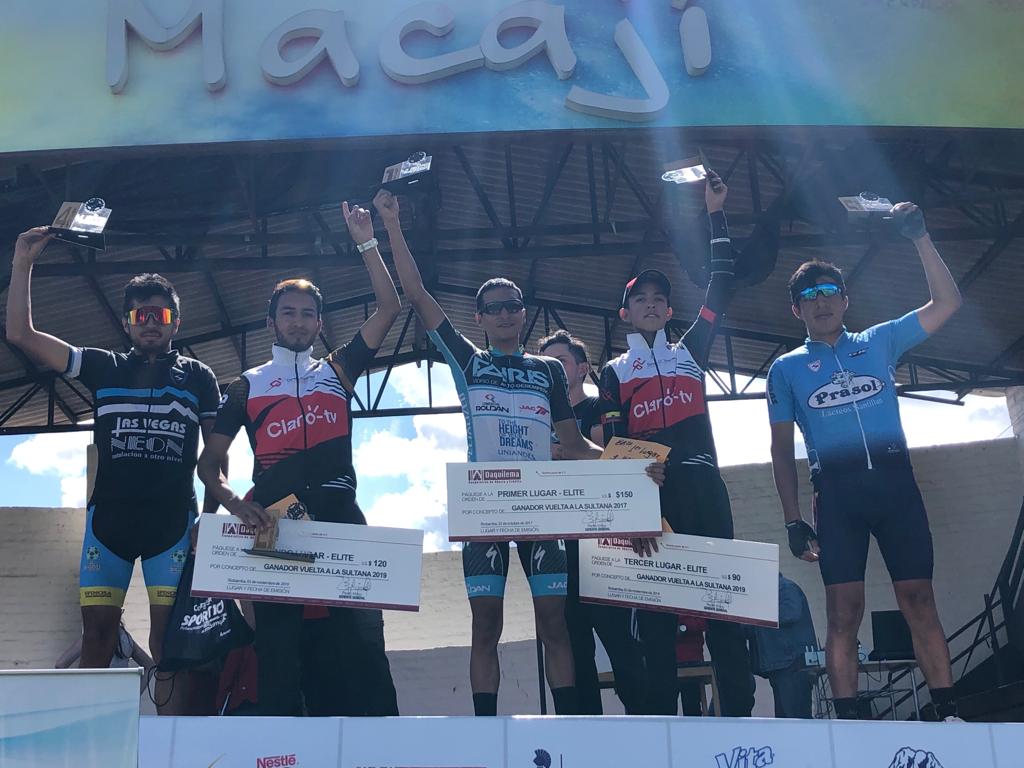 henryvelascoc's tweet photo. -Gracias Dios
-1er Lugar Vuelta a la Sultana.
#TeamFairis #TeamSaitelEcuador #Fairis #TotheheightofyourdreamsUniandes #ComercialRoldan #JacMotorsEcuador #ZapatosVenusEc #Specialized #adidassporteyewear #ComercialMaya #msportwear https://t.co/YDUyT9jcrq