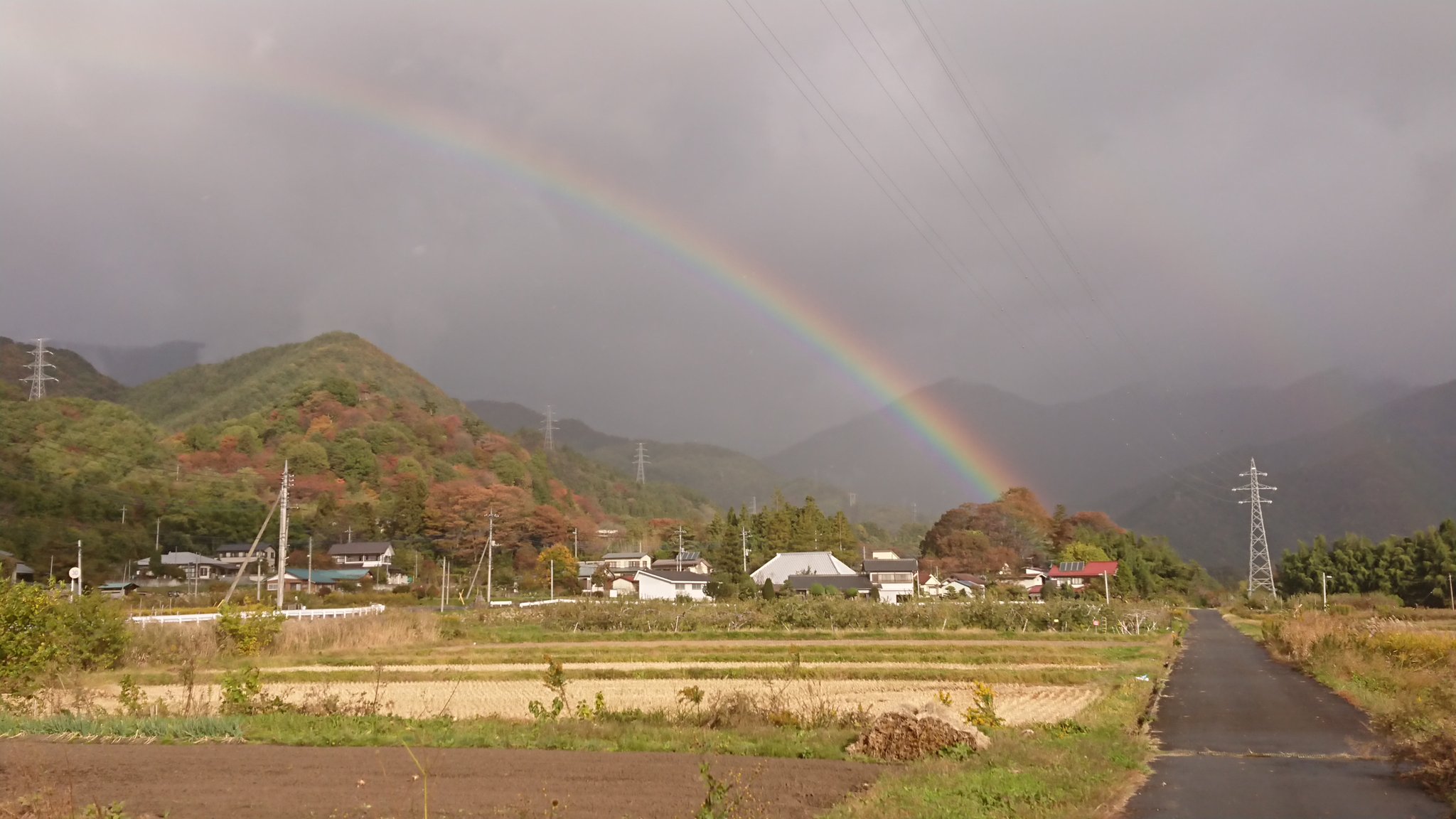 谷川岳天神平 谷川岳ロープウェイ 付近がちょうど天気の境目で みなかみ町中では 虹 天気予報ではこの後回復傾向ですね 紅葉 紅葉19 谷川岳天神平 谷川岳ロープウェイ 付近がちょうど天気の境目で みなかみ町中では 虹 天気予報ではこの後回復傾向ですね 紅葉 紅葉19