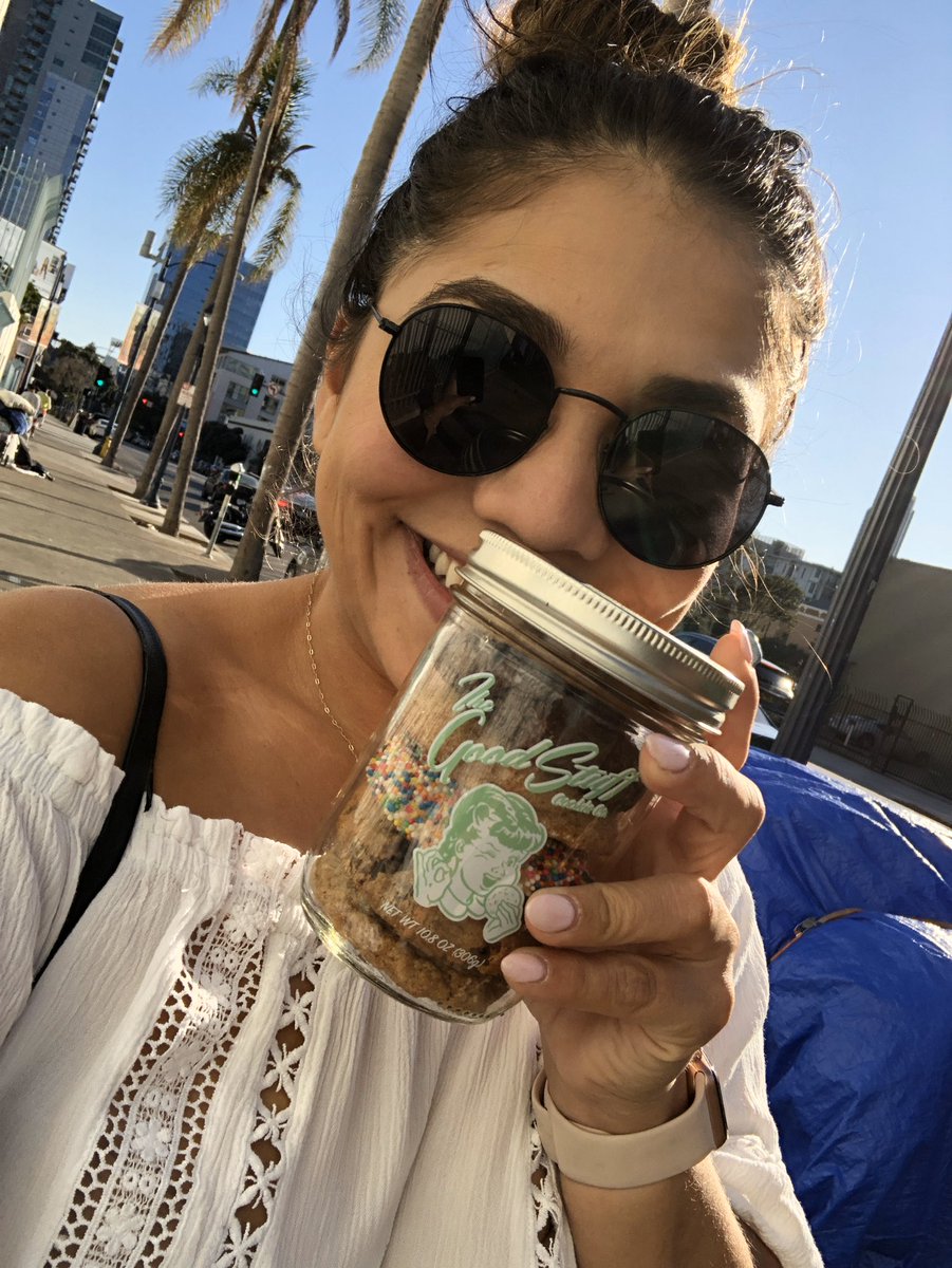 mrsavemariarose's tweet photo. I got my cookies from @TheGoodStuffcc #dreamcomplete https://t.co/9YzXnEOklH