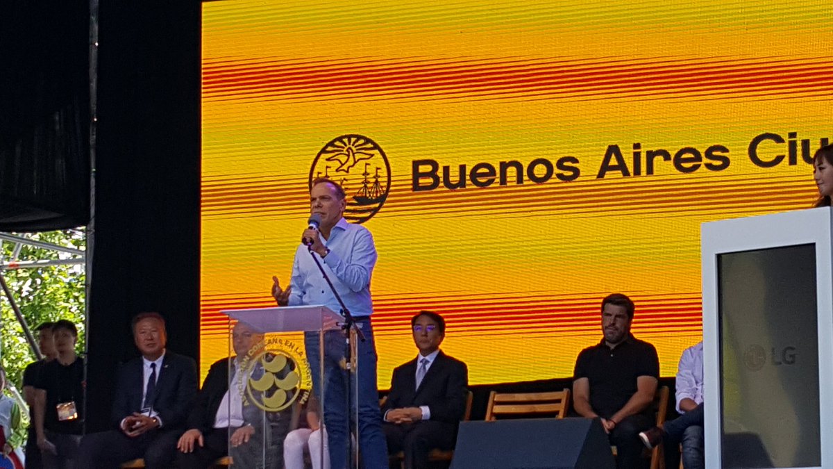 #3Nov Junto a <a href="/HoracioGarciaOK/">Horacio García</a> <a href="/MatiasLopezBA/">Matías López</a> <a href="/pamelamalewicz/">Pamela Malewicz</a> <a href="/adrianva10/">adrian varela</a> <a href="/federicobouzas/">Federico Bouzas</a>, ambos #Embajadores y las autoridades de la #AsociaciónCoreana en #Argentina pudimos disfrutar de gastronomía típica, música &amp; bailes coreanos etc. #Flores #BACelebra #Corea🇦🇷🤝🇰🇷 #7ªedición