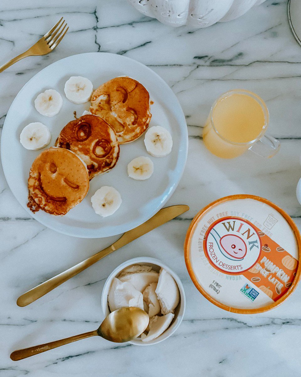 Does this count as a "Sundae on Sunday" image, even though it's not a TRUE Sundae? We think we're safe. #SundaeonSunday #vegan #glutenfree #dairyfree