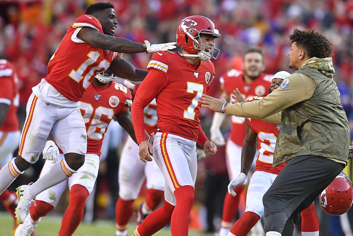 kcstarrich's tweet photo. How cool to see #Patrick Mahomes out celebrating big time with his #Chiefs teammates after #Harrison Butker nails winning FG! @KCStar @SportsDailyKC #Chiefs Kingdom https://t.co/vX49gjkcAz