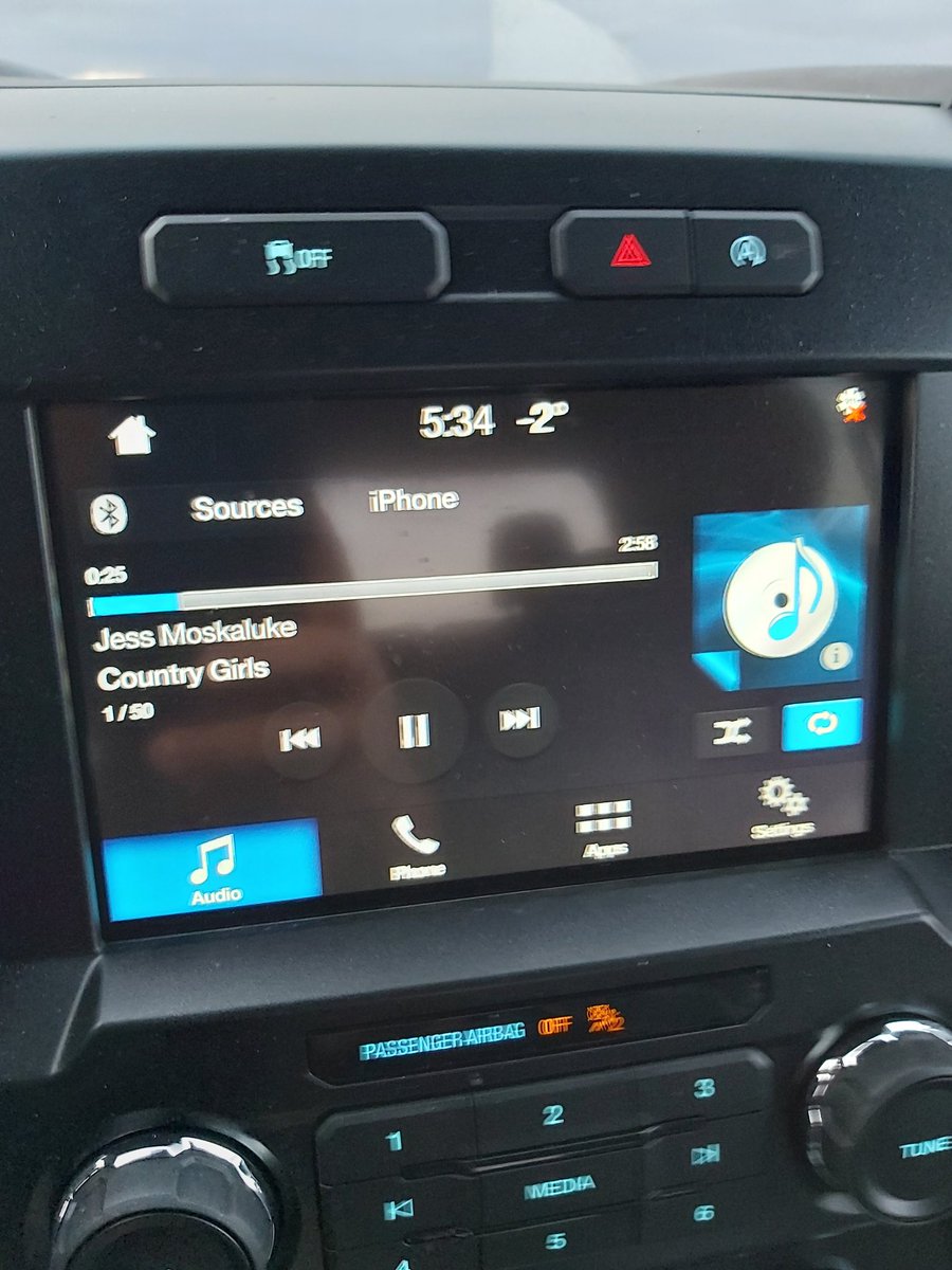 JasonRy76980582's tweet photo. Over and over and over again. @jessmoskaluke #repeatworthy #lovemycountrygirls #country #countrygirls #barkingdad https://t.co/rutAuDQUFn