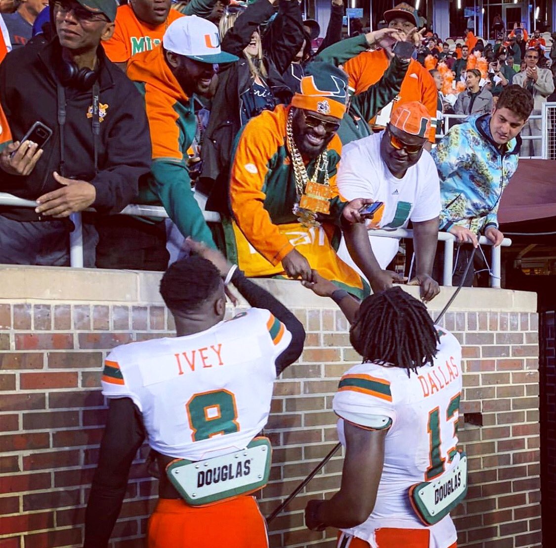 WMGarbageman's tweet photo. You know it’s real when your Nephews came and show love after the game. They know we love and support them! @DallasDeejay @divey8_ got Love for #UncleJD and #UncleJessie!
🗣#LetsGo! #BeatFSU
📸 @writergal49
#WestEndzoneCrUe #LaFamilia #CanesCartel
My People 🌴 #Da305 https://t.co/PTkFepntKv