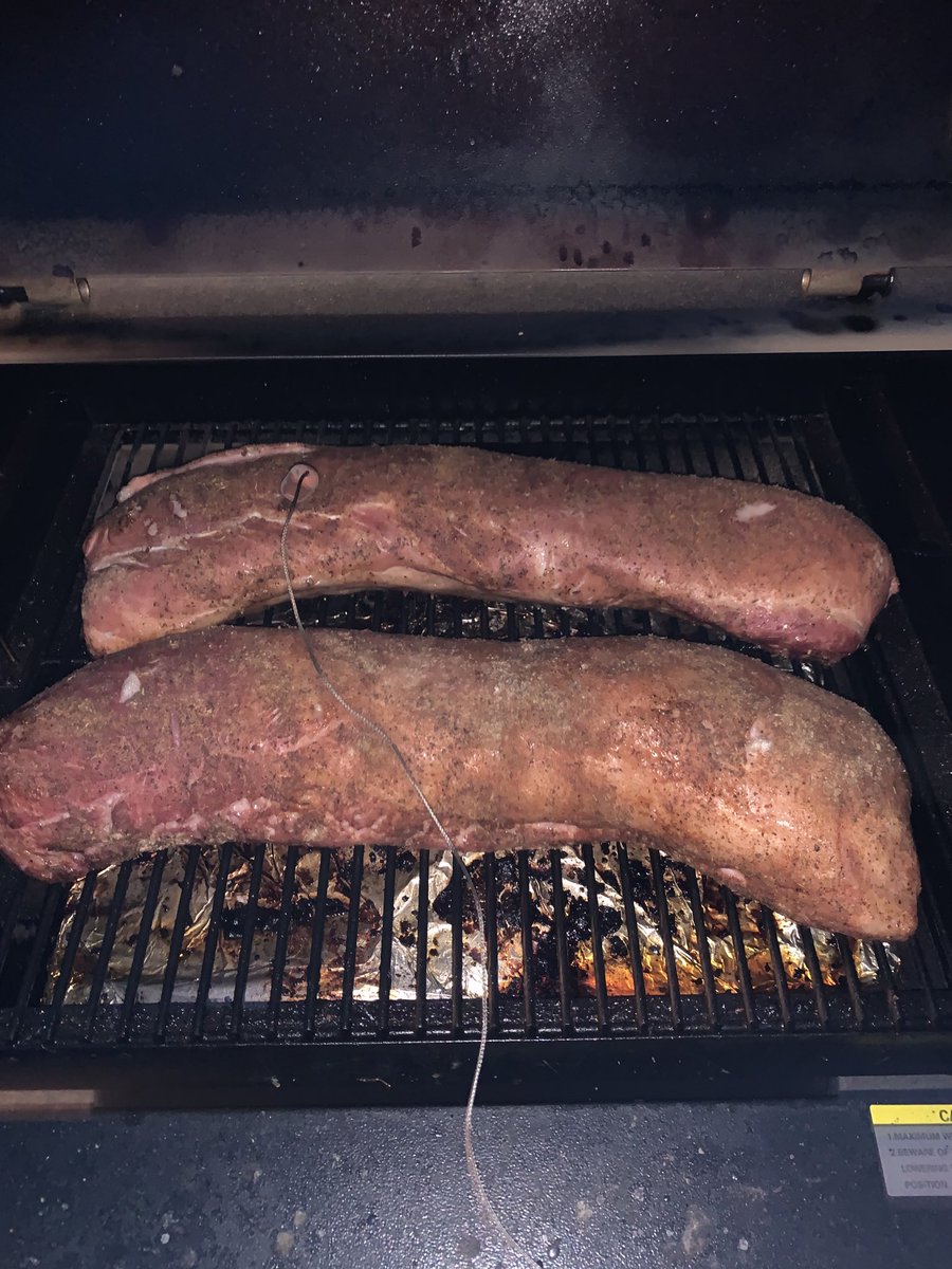 ulrich_tim's tweet photo. Sunday night family dinner. It’s ok to have pork once in awhile. Right?🤔 https://t.co/uqnqIDzAH9