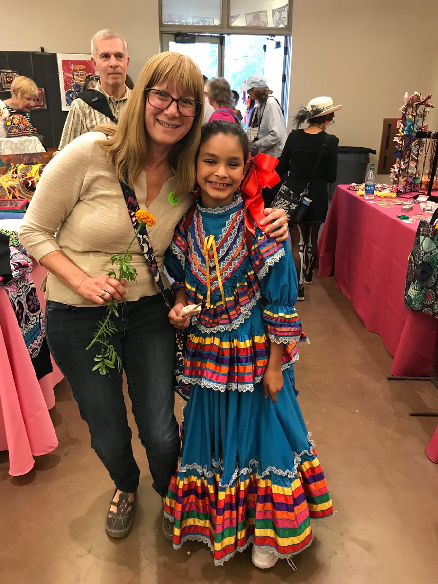 MagnussonTweets's tweet photo. Happiness is running into a former student doing amazing things in the community. ⁦@dbgphx⁩ https://t.co/tSwOGYk0Mr
