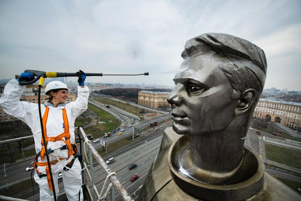 Next up is the Yuri Gagarin monument in Yuri Gagarin Square in Moscow.The impressive 40 meter tall obelisk designed by Pavel Bondarenko depicts a Gagarin that seems to be launching himself toward the cosmos.The monument is still maintained, especially on Cosmonautics Day.3/