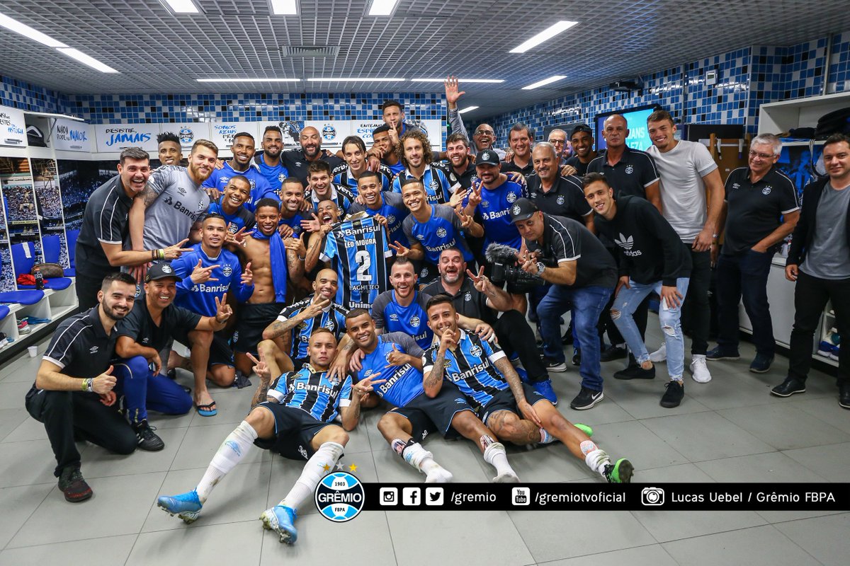Gremio's tweet photo. Estatística Gre-Nal em 2019: 

5 jogos
2 vitórias do Grêmio
3 empates
0 vitorias do Internacional 

📸: Lucas Uebel / Grêmio FBPA https://t.co/Ggglt1JoX0
