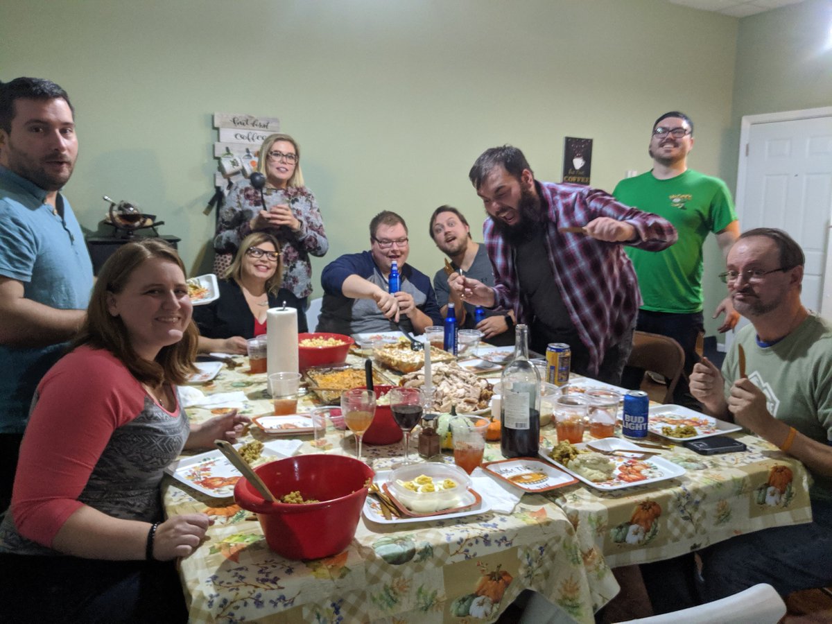xb0shi3x's tweet photo. Friendsgiving. @evRahe @RaheScience @GreyhawkMike @ThadeousC @callie_darr @ashchey0820 https://t.co/MacmUrGOm0
