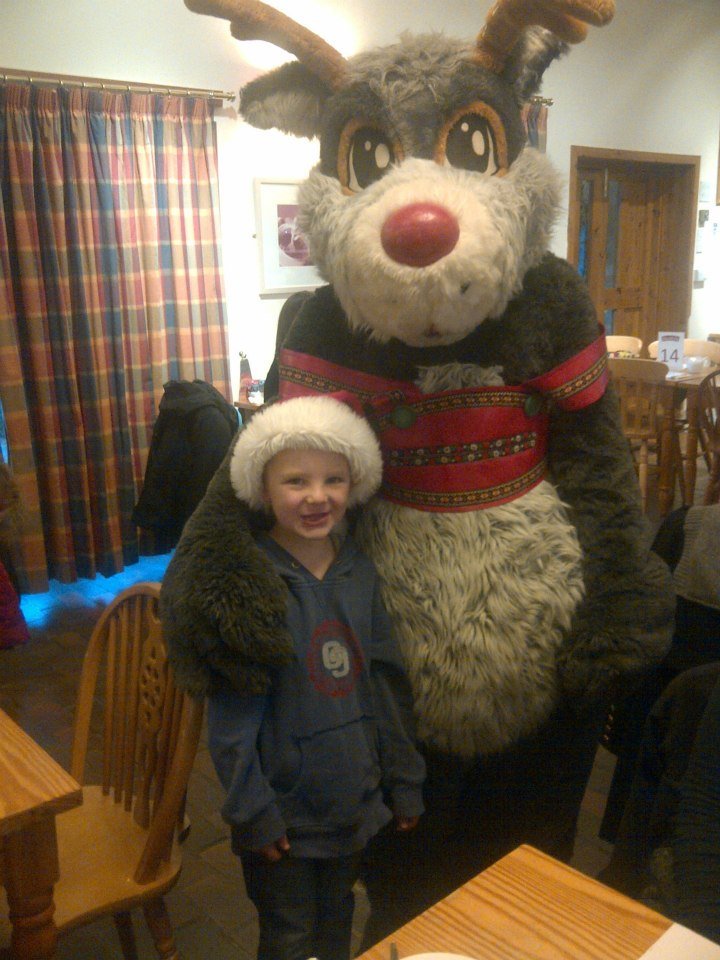 charringauh9's tweet photo. #rudolphrednosedreindeer #rudolphmascot https://t.co/Wcq7QLGxrm
