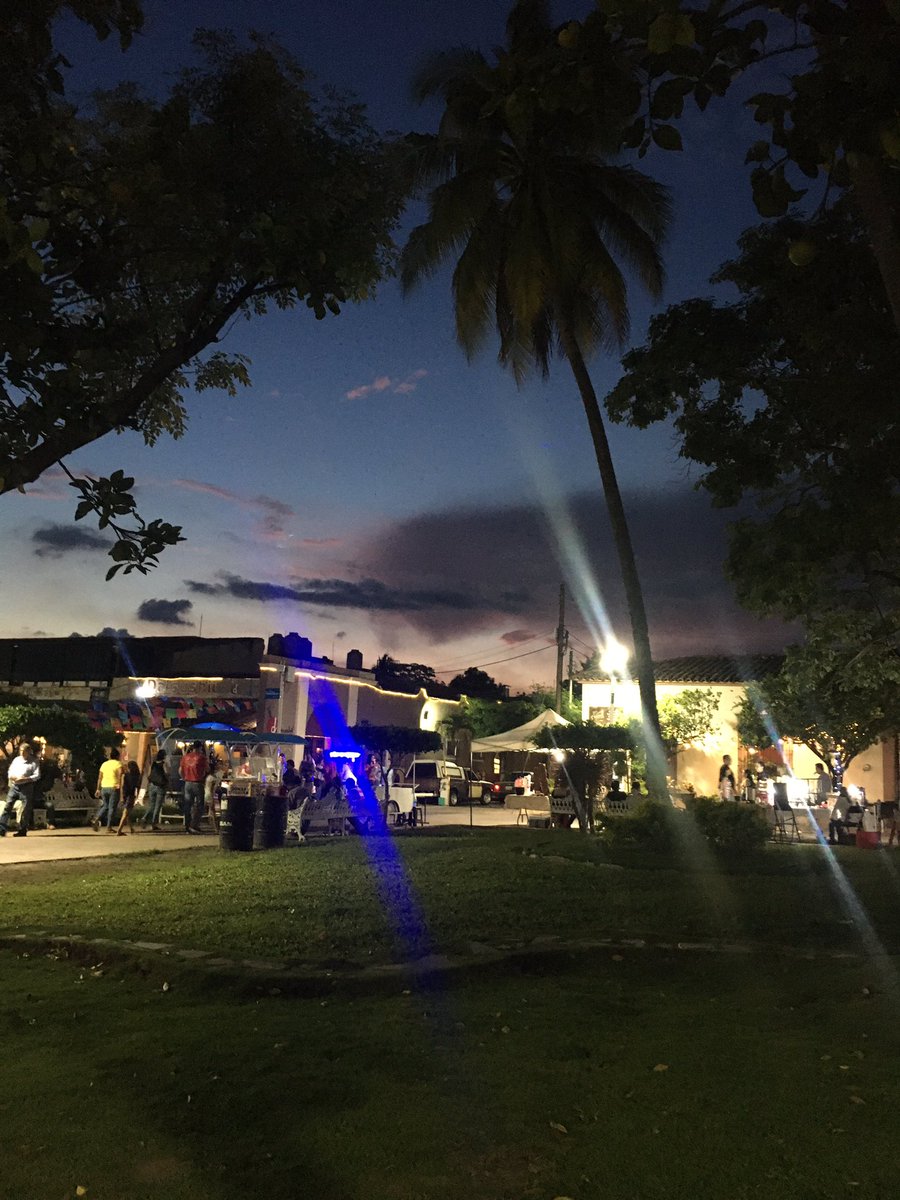 rgbe's tweet photo. Así mi tarde noche hoy, soy muy bendecida...#estoescolima https://t.co/fg9peaHaW1