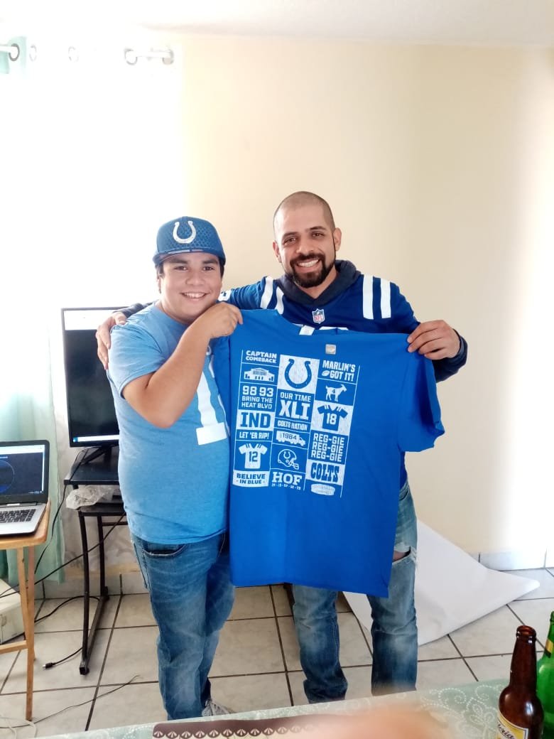 ColtsSaltillo's tweet photo. ¿Qué tal unos taquitos al pastor? Colts Saltillo disfrutamos el juego a pesar de la derrota y se fue una playera con nuestro amigo David!

@LosColts @ColtsInterlomas @Comunidad_Colts @COLTS_esp @Colts_Mexico @colts_crew_mty https://t.co/KVEb143tEW