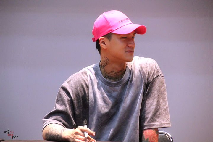 Mad_Capper1104's tweet photo. {🎂}190720 Seocho Fansigning
Happy Birthday CAP!!
#나의_하늘에_민수_그릴래 
#ArtistBangMinsuDay
#CAP #TEENTOP #BANGMINSU 
#캡 #틴탑 #방민수 https://t.co/1R0jjqj4FY