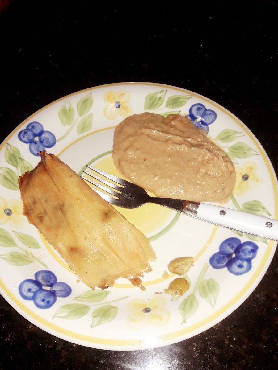 ethelaldrete's tweet photo. ¡¡¡Tamales de carne con frijoles puercos!!!
Mi mamá me mima.
😍
#Sonora #guaymas #Foodie #mejuro #paladieta #mimamámemima #ábranseperros https://t.co/kFaK1fADpZ