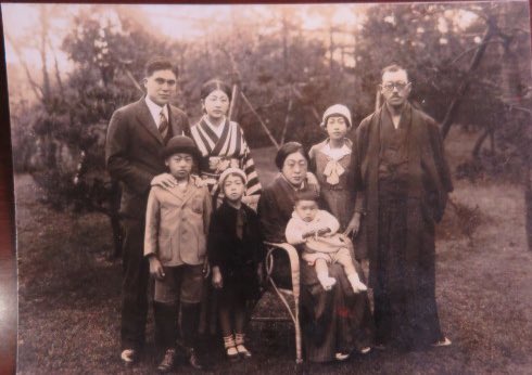 Anzai was born in a small fishing town in Chiba prefecture in 1901. During his youth, he would wake up early, collect sea snails on the beach and sell them to folks in town. He would bike 2-3 hours to downtown Tokyo to spend his earnings