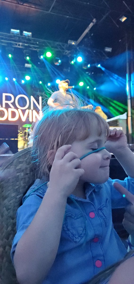 xKandacEx's tweet photo. @AaronGoodvin my daughter at her first concert back in August in Lethbridge https://t.co/1EByeri5Sa