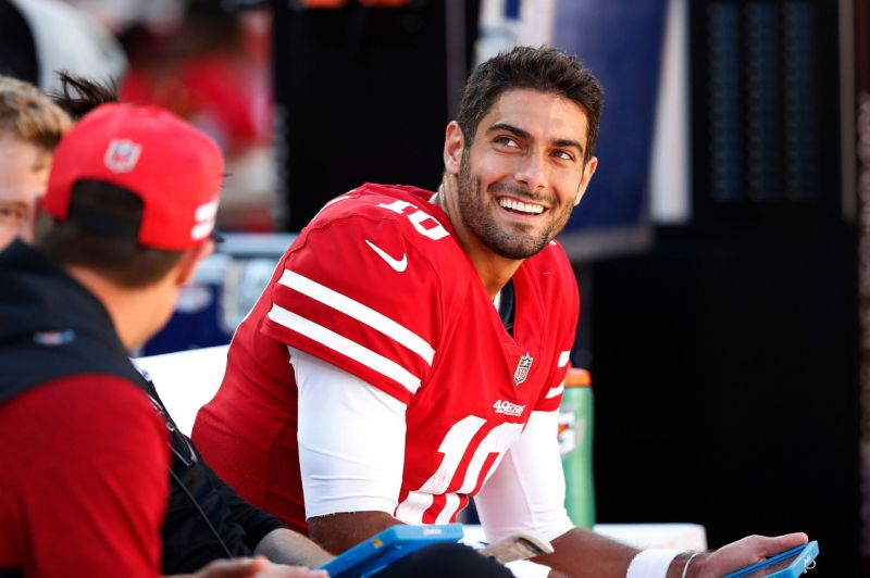 PlaysOfTheWeek's tweet photo. Siri programa un Tweet a las 10:30 pm que diga lo siguiente:

"Y sí, como todos lo imaginamos antes de que inicie la temporada, los #GoNiners son el único equipo invicto de la #NFL tras 9 semanas."

Pegar imagen de Jimmy el Guapo.

Gracias Siri. https://t.co/Dp3lwtDiMR