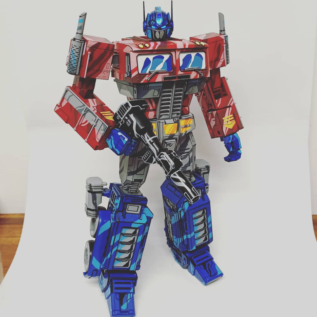 dislexicons's tweet photo. Very happy with this big boy, I had to rework many of the details specially in the legs and it is a simplified version of MP-10 but for the price it is a total gem #mmp10 #cellshading #optimus #transformers #ko #kotoys #oversized https://t.co/4Wb3XwnrfI