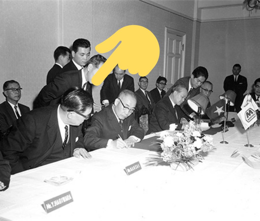 In 1967, Tokyo Gas, Tepco and Mitsubishi signed a 15-year deal with Marathon and Phillips for LNG from Alaska. The side of Anzai’s head is in this picture of the signing ceremony