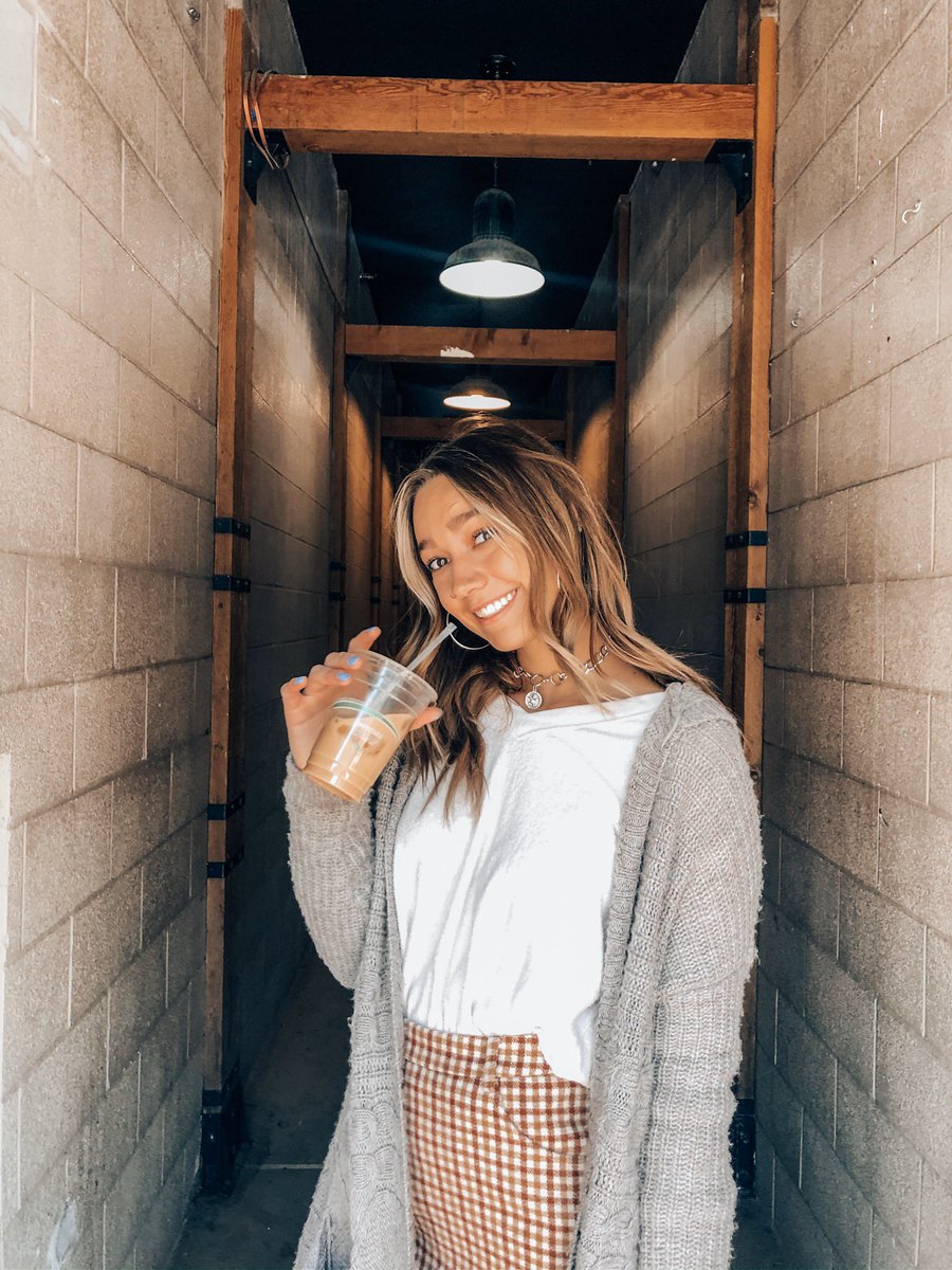 gracieraek's tweet photo. luv my iced coffees https://t.co/V5fMItMtUm