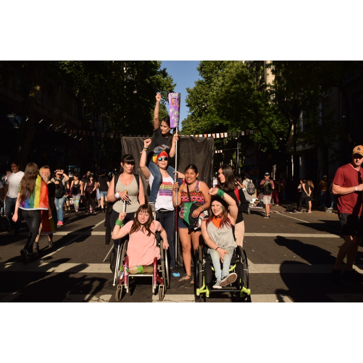 Bondifoto's tweet photo. BRILLA SIN FIN.
Cobertura que hicimos por la marcha del orgullo lgtbqia+
La serie completa la pueden encontrar en: 
https://t.co/b2POHbVdkl
https://t.co/XL1pedwZgP https://t.co/0J3tkgK6ap