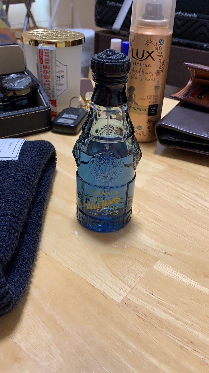 mateoooo69's tweet photo. ブルージーンズほんといい匂いだわ、車も部屋も体もこの匂いだけど、いかんせんモテない https://t.co/7q02V93wyK