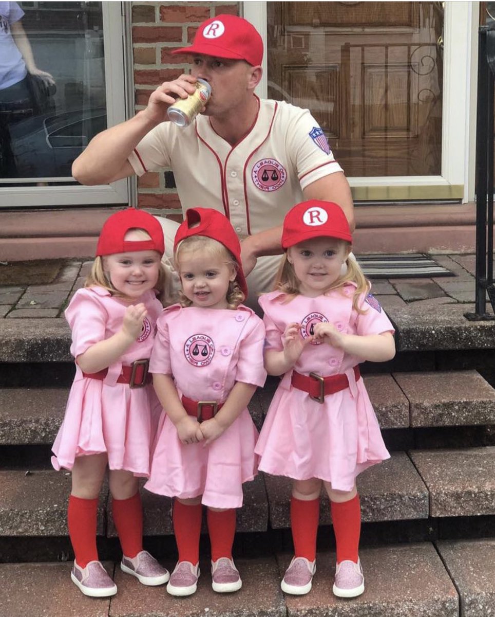 SportsDaysPast's tweet photo. One of the best Halloween costumes ever! https://t.co/SEERjFCZDV