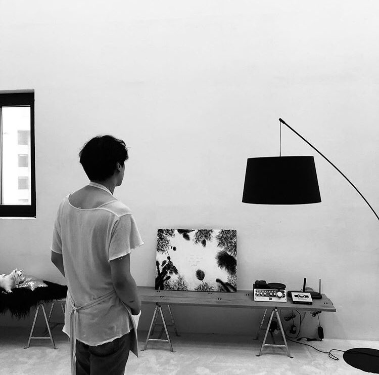 kyo_picturebot's tweet photo. Looking at you.🌳
Thank you for being with me for 20 years.
#대장나무의_20주년을_축하합니다 https://t.co/XAr0EQUQ1c