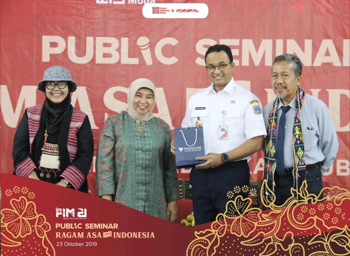 Foto Bersama Ibu Nurhayati Subakat (founder @paragon.id), Bapak Anies Baswedan (Gubernur DKI Jakarta) dan founder Forum Indonesia Muda, Bunda Tatty Elmir dan Bapak Elmir Amien.