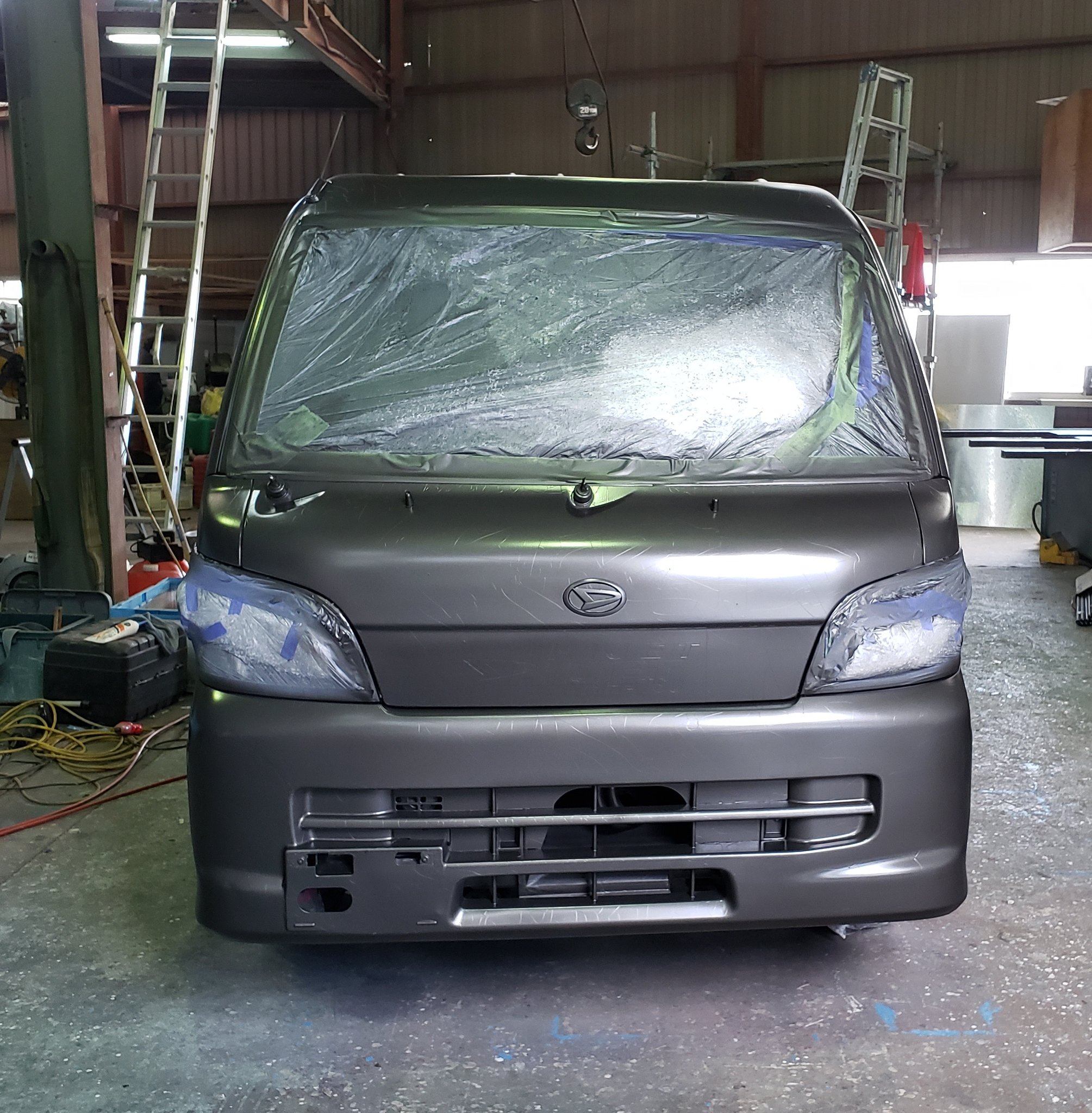 たかしゃん41 軽トラ自家塗装 笑笑 ウレタン黒 シルバーコート混ぜて みた あえてひび割れも研磨後も残して エイジング車に生まれ変わりました 艸 ポジティブシンキング ๑ ㅂ و 人生楽しんだもん勝ち Spoon写真部 たかしゃん41 軽トラ自家塗装 笑笑 ウレタン黒 シルバーコート混ぜて みた あえてひび割れも研磨後も残して エイジング車に生まれ変わりました 艸 ポジティブシンキング ๑ ㅂ و 人生楽しんだもん勝ち Spoon写真部