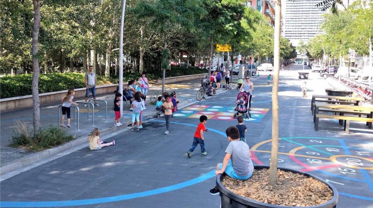 NYC is embracing bikes & bus lanes (WOW  @CoreyinNYC !) Cities are making cars pay to come in (congestion pricing in London), removing parking (Oslo=85 spots left), & closing streets to cars altogether (Barcelona Superblocks) to replace traffic with literally children playing: