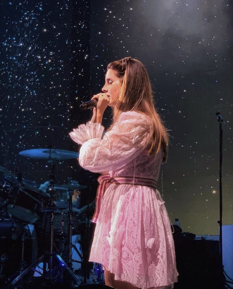 LDReyInfo's tweet photo. Lana Del Rey revealed that the Norman Fucking Rockwell tour will tour the east coast in April. https://t.co/6hyeCpQSK2