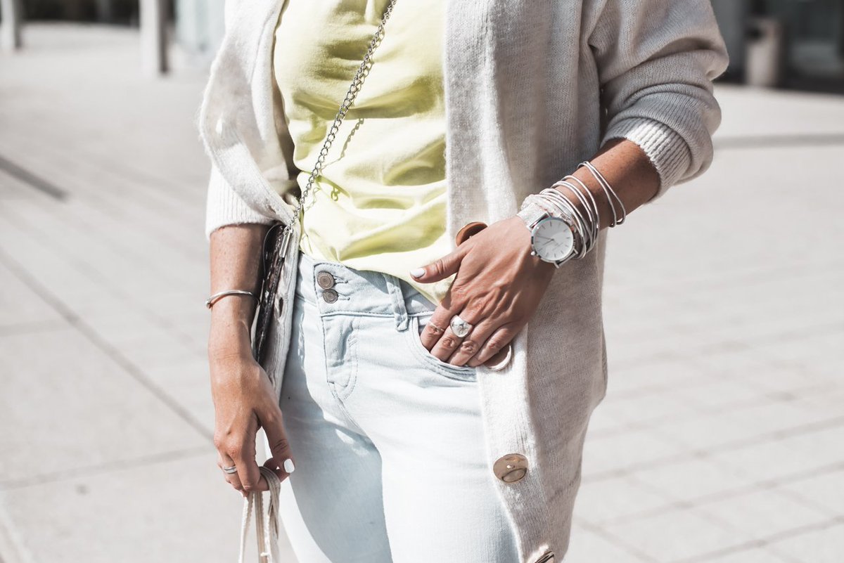 Juliesdresscode's tweet photo. (Anzeige) So stylen wir Neonfarben im Alltag https://t.co/Wv5RaKCUJZ #fashion #fashionblogger #ootd #ilmenau #style #outfit #styling #blogger #lifestyle #thüringen #lookbook #erfurt #juliesdresscode #neon #neonoutfit #neonlook https://t.co/3fBmXzjL7O
