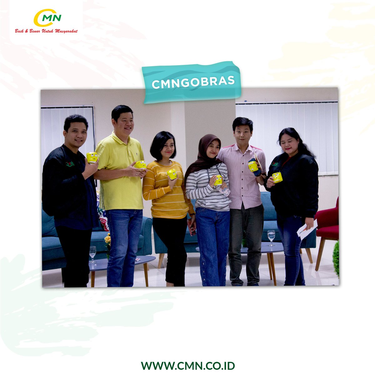 InfoCMN's tweet photo. Throwback to last month CMNgobras session about perks of single and married life. Write us your suggestion about what should we take for our next CMNgobras? Swipe to remove the photobomb and uneven smile
.
.
.
#ecommerce #fintech #aplikasiandroid #digitalmarketing #team https://t.co/VYUJPMD3uG