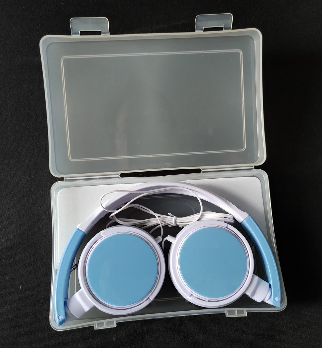 GIVEAWAY ALERT!
Ada yg mau headphone ini? Saya punya 1 unit untuk giveaway kali ini.
Caranya gampang, follow dan RT twit ini, lalu reply dengan menyebutkan URL Blog saya 🤭.
Saya tutup tanggal 10 November 2019 ya, pemenang akan saya undi &amp; pengumuman sekitar 3 hari setelahnya.