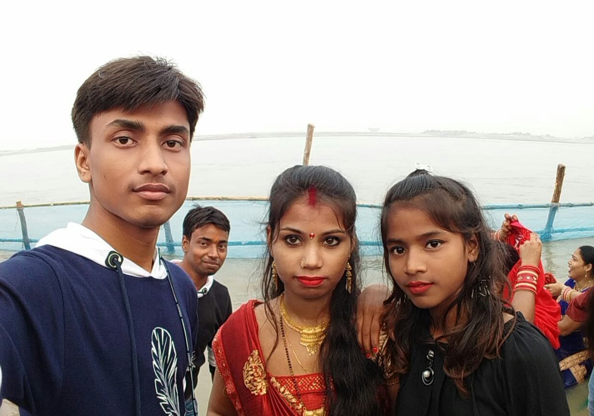 Finally! We celebrated #ChatthPuja with great pleasure😌

#patnaghat 
#chatthpuja 
#Familypic 
#Withmamiandsister