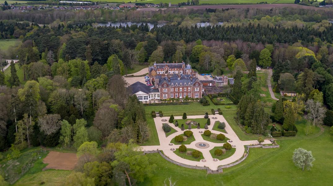 Put the <a href="/CountyWedEvent/">CountyWeddingEvents</a> <a href="/LynfordHall/">Lynford Hall Hotel</a> #WeddingShow in your diary! 
Pre-register for a goodybag on the way in and be entered into our #honeymoon prize draw - countyweddingevents.com/registration.c…

📍 Mundford, Nr #Thetford, #Norfolk, IP26 5HW
📆 Sun, 12 Jan 2020 
⌚ 11.00am - 3.00pm