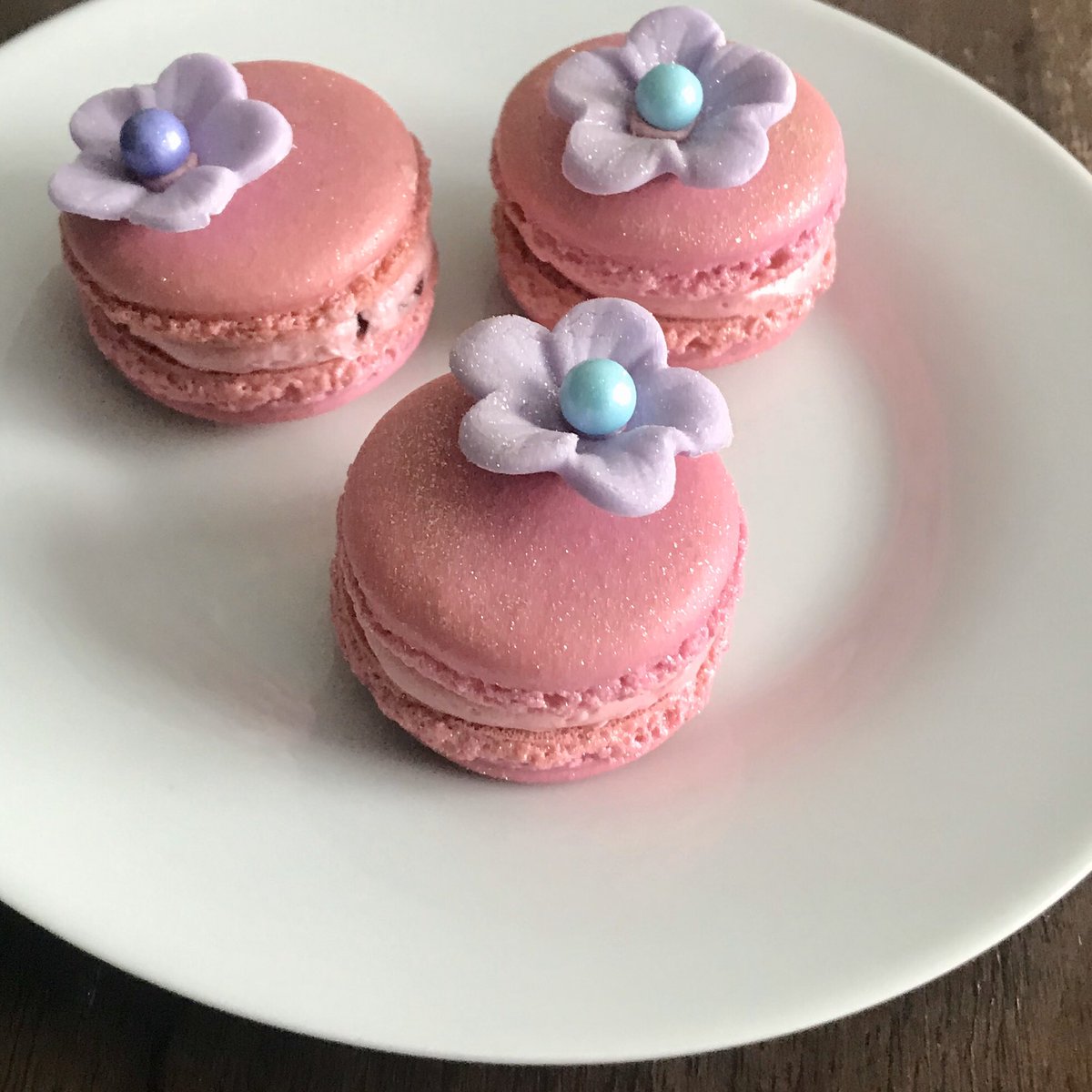 OliviaTreats's tweet image. Raspberry Macarons #raspberrymacarons #macarons #selftaughtbaker #homebakes #italianmerengue #raspberry #Pink
