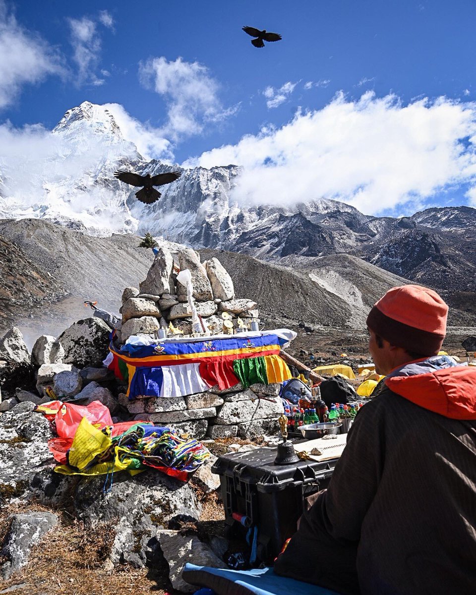 Guiding mode on with @elitehimalayan @ #eliteamadablamexped19 I will be tributing my respect from the summit of #Amadablam on Remembrance Sunday, as I did last year. Since I left Millitary, this is now my civilian way of tributing my respect to our fallen heroes 🙌🏽🙏. #nimsdai