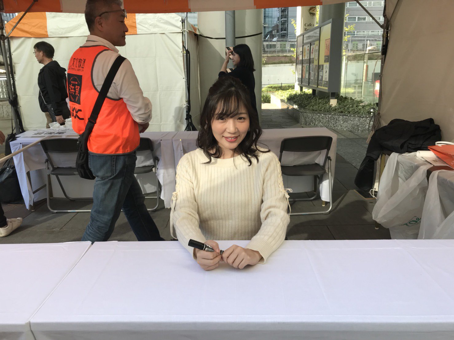 文化放送 F M 9 1 6 A M 1 1 3 4 14時から 長麻未 アナウンサーが文化放送smileカレンダーにサイン中です ハマサイト 浜祭 T Co Wouziffmgz Twitter 文化放送 F M 9 1 6 A M 1 1 3 4 14時から 長麻未 アナウンサーが文化放送smileカレンダーにサイン中です ハマサイト 浜祭 T Co Wouziffmgz Twitter